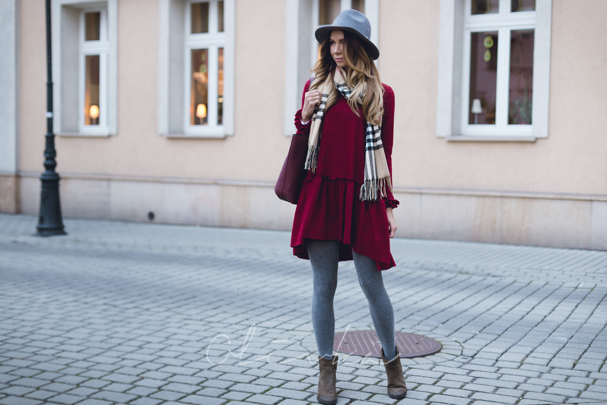 Płaszcz camel, płaszcz pull&bear, rajstopy calzedonia, sukienka jesienna