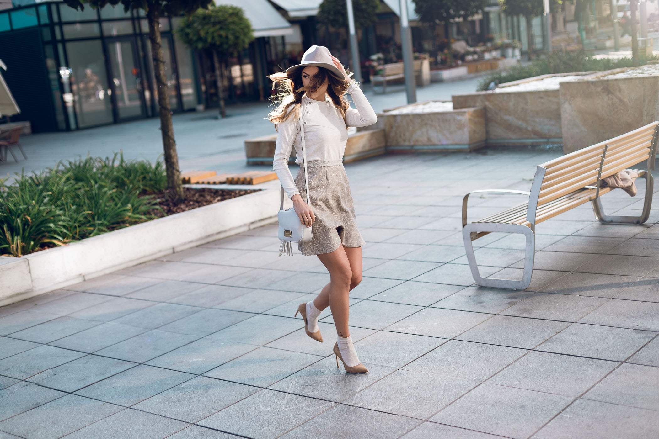 Sweterek Manifiq, spódnica Manifiq, szpilki zara