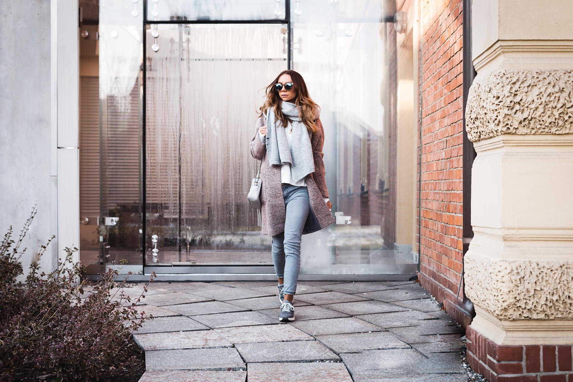 Płaszcz wełniany, płaszcz aggi, olivka blog, modna mama