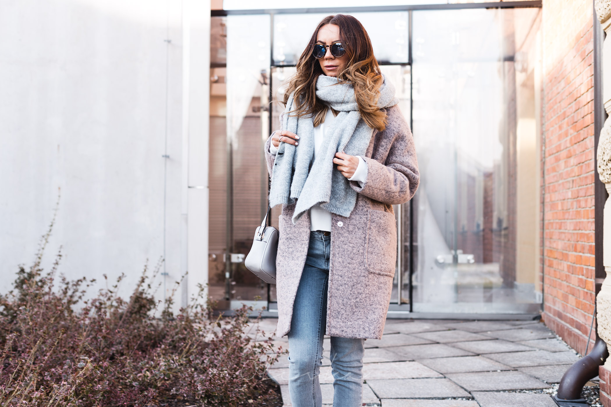 Płaszcz wełniany, płaszcz aggi, olivka blog, modna mama