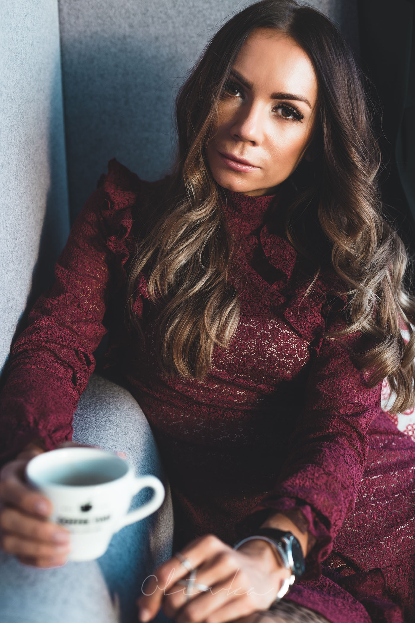 Kod Daniel Wellington, ami by ami, sukienka z koronki, koronkowa sukienka, modna mama