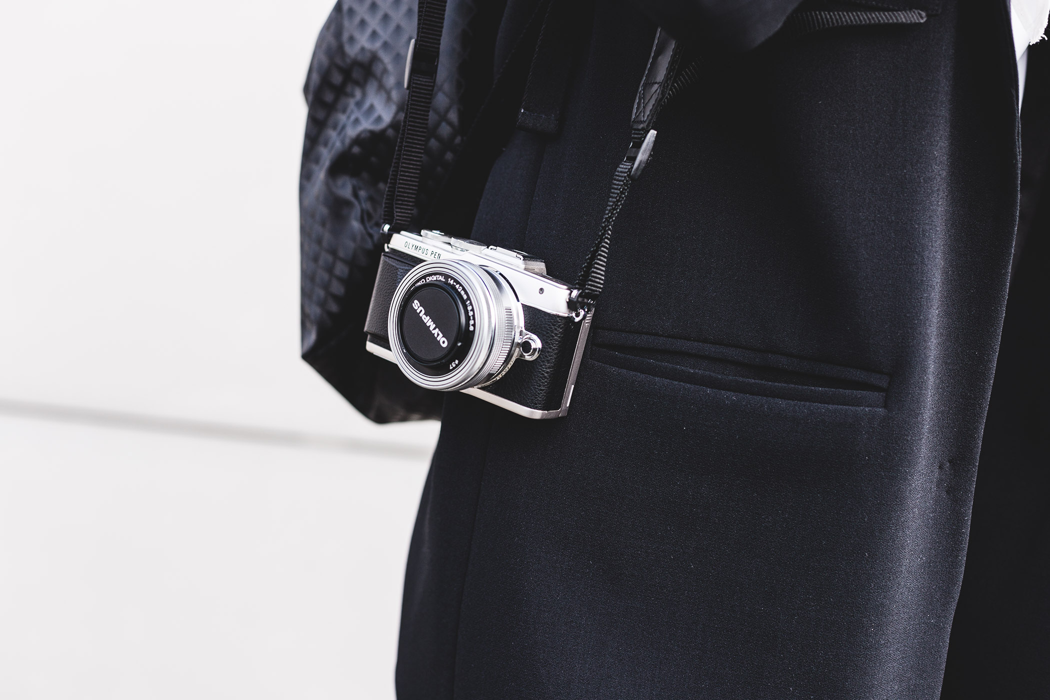 morandi bluzka, morandi, spodnie w pepitkę, modna mama, najmodniejsze blogowe stylizacje, porte privè płaszcz