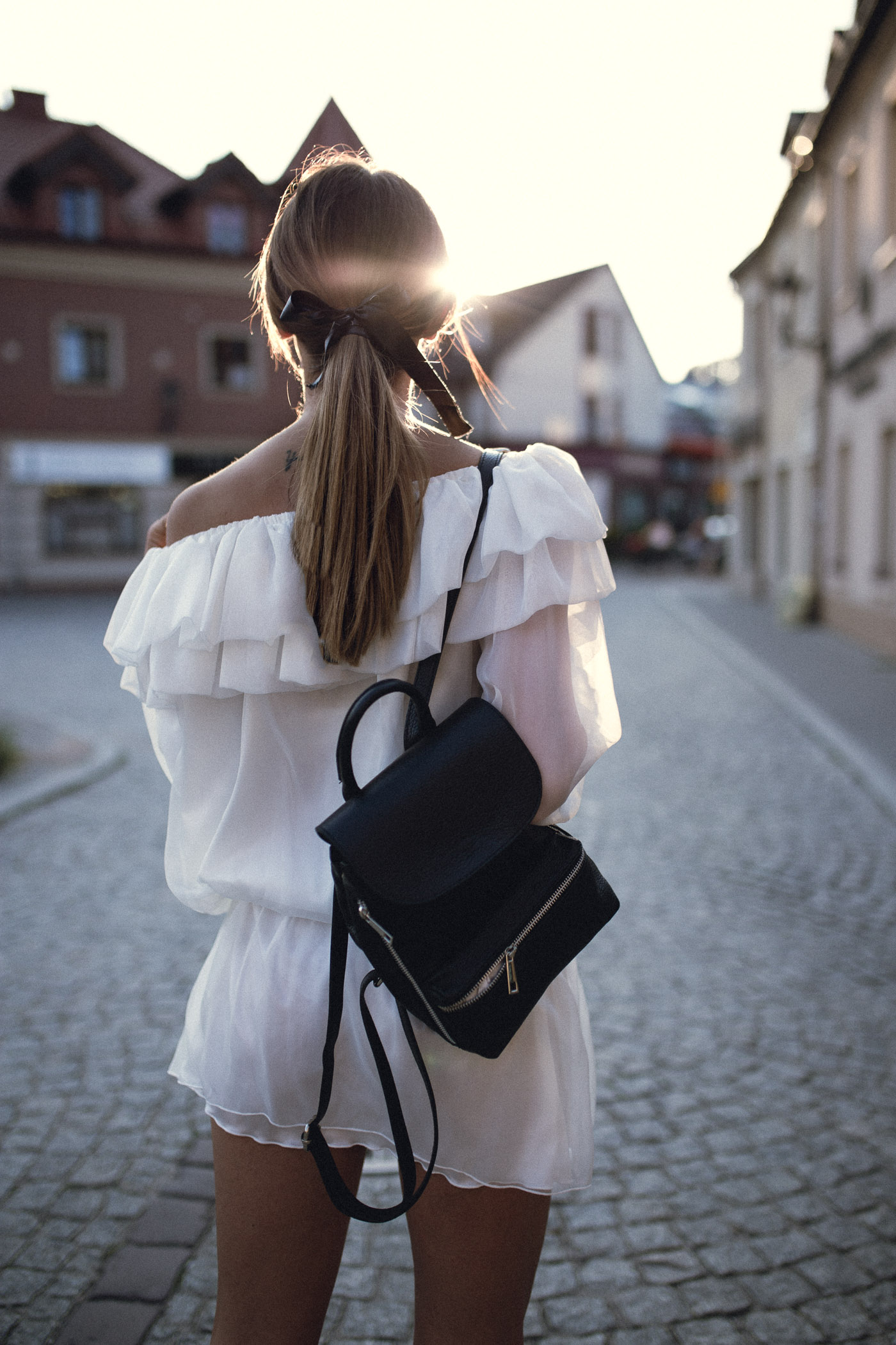 Sukienka Lavenoir, sukienka z jedwabiu, modna mama, plecak ryłko, Pszczyna