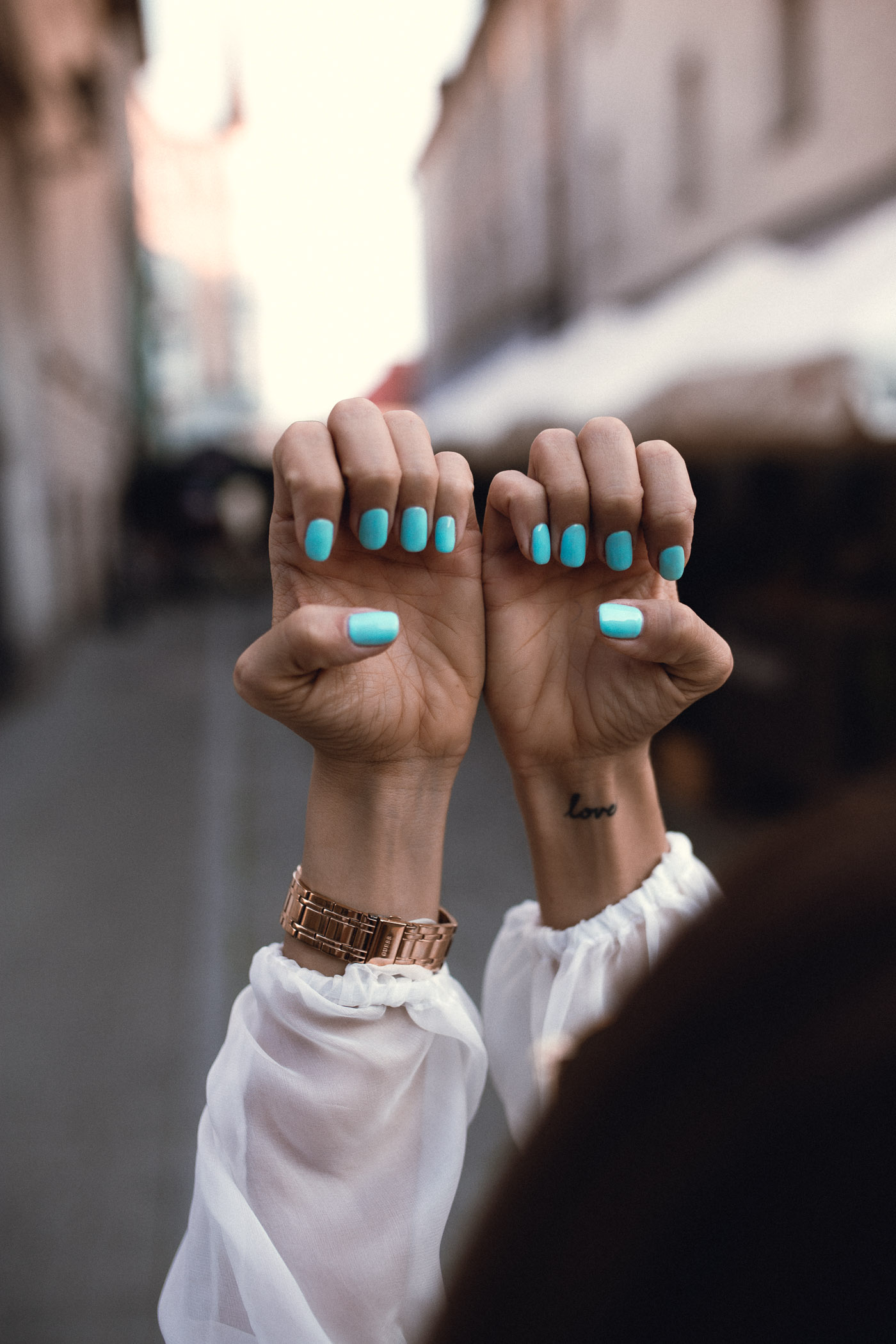 Sukienka Lavenoir, sukienka z jedwabiu, modna mama, plecak ryłko, Pszczyna