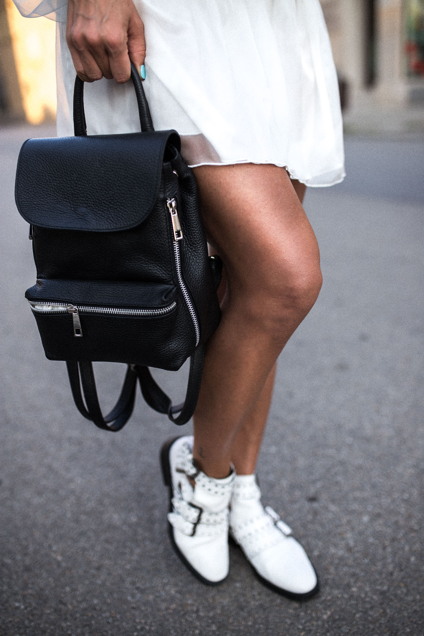 Sukienka Lavenoir, sukienka z jedwabiu, modna mama, plecak ryłko, Pszczyna