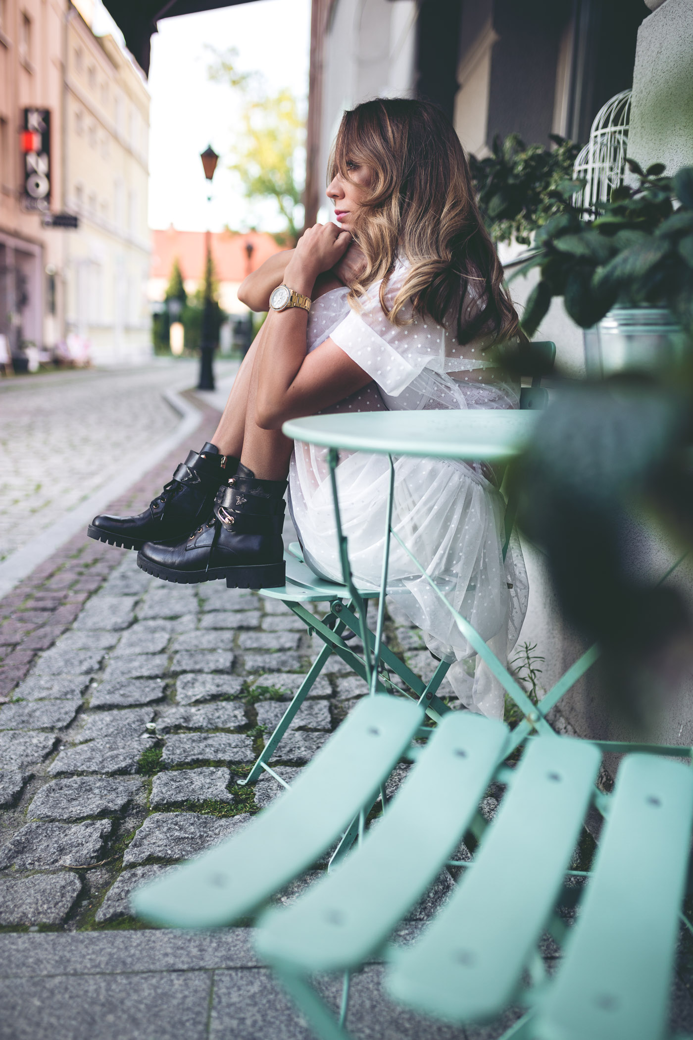 Sukienka Monika Świderska, botki biker boots, botki carinii, botki eobuwie, City Cafe Jarocin