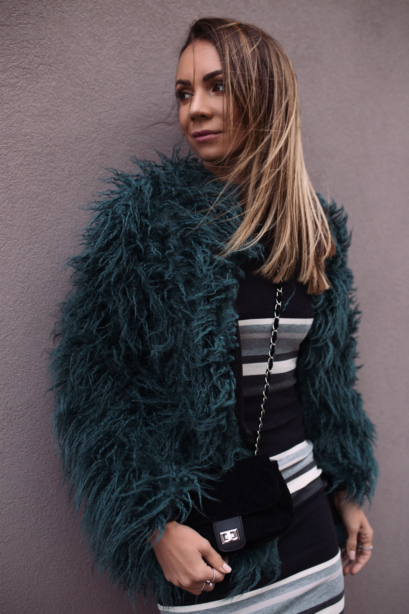 Futerko Niumi, Sukienka za kolano Niumi, Niumi