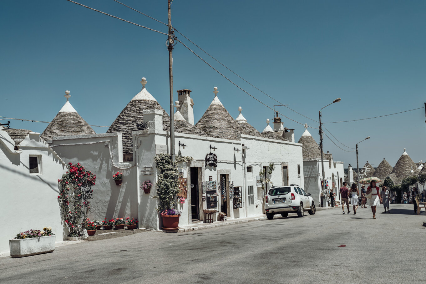 Domy z kamienia wapiennego w Zona Trulli