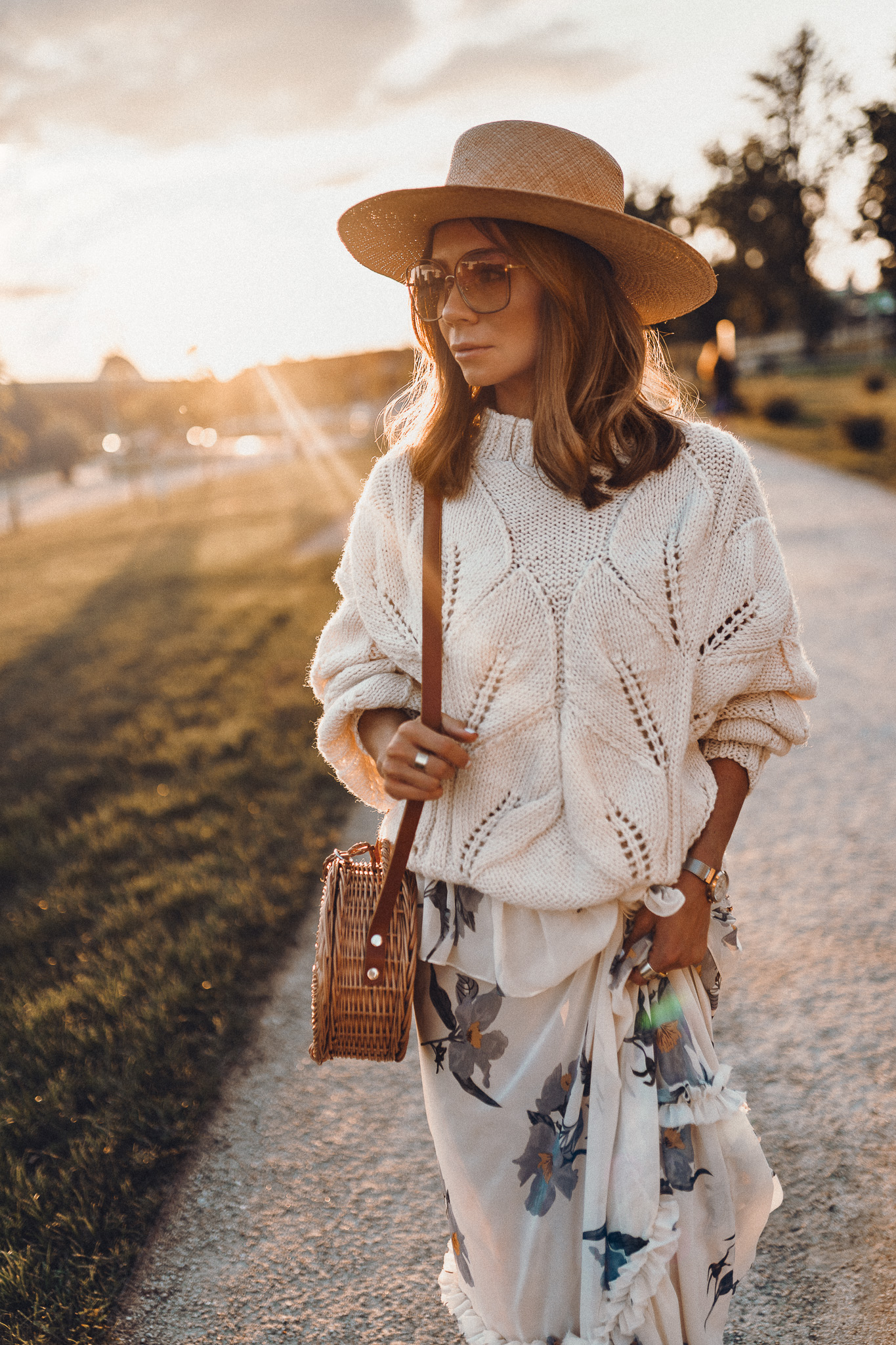 Okulary Chloè, sweter na drutach, sweter z wełny handmade, divya nguyen, polska wiklina, torebka z wikliny