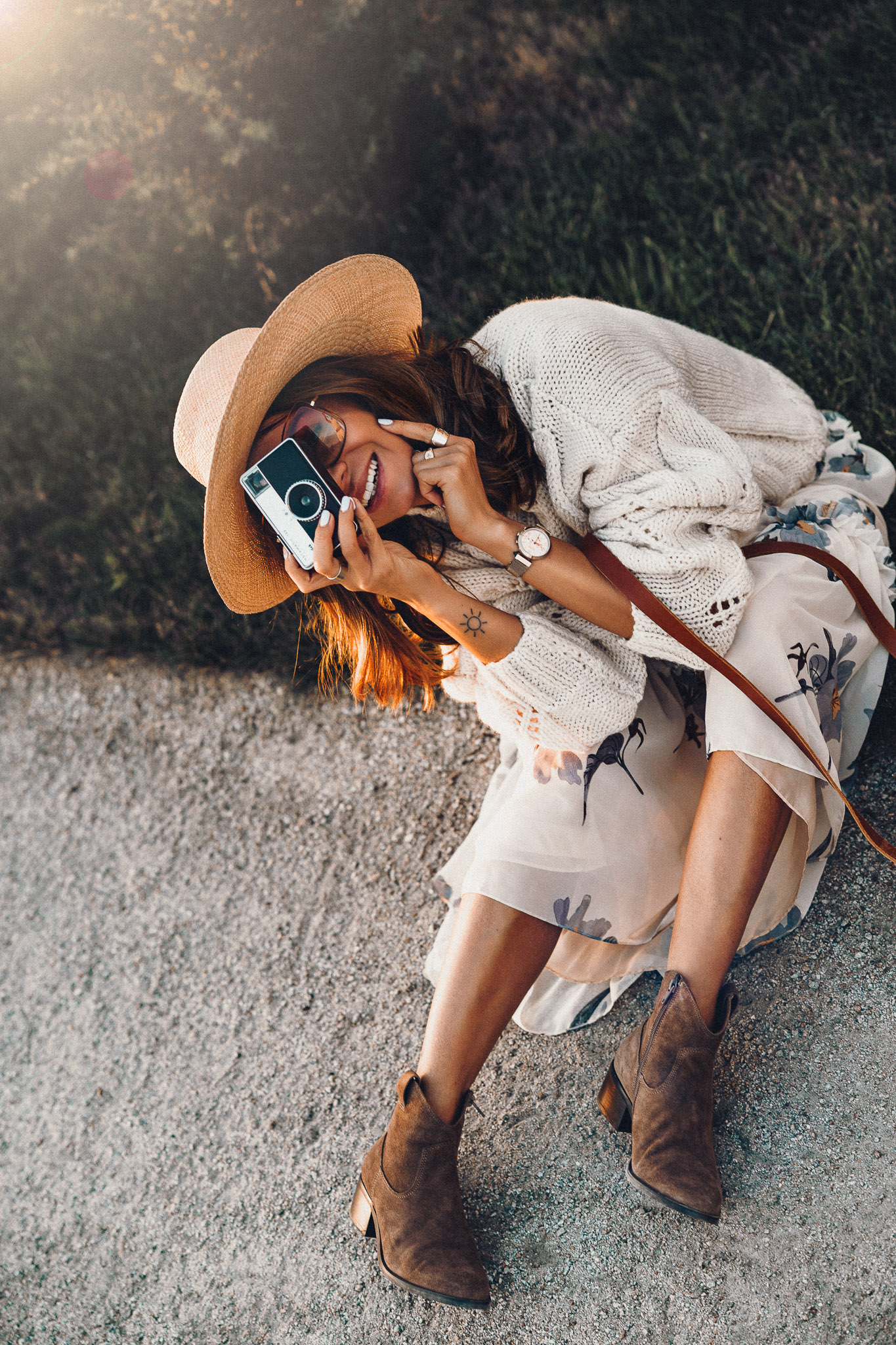 Okulary Chloè, sweter na drutach, sweter z wełny handmade, divya nguyen, polska wiklina, torebka z wikliny