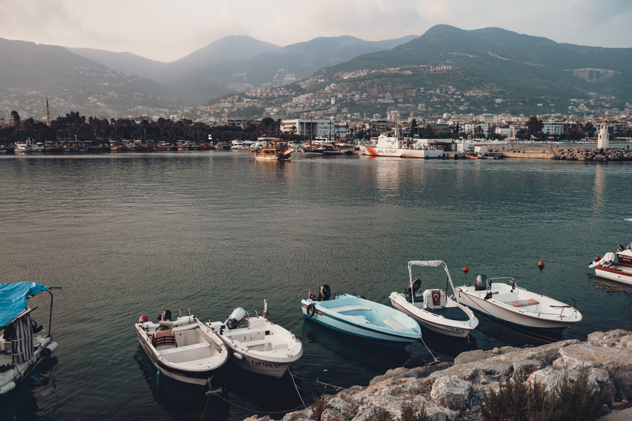 Wczasy w Turcji - Łodzie w porcie Alanya