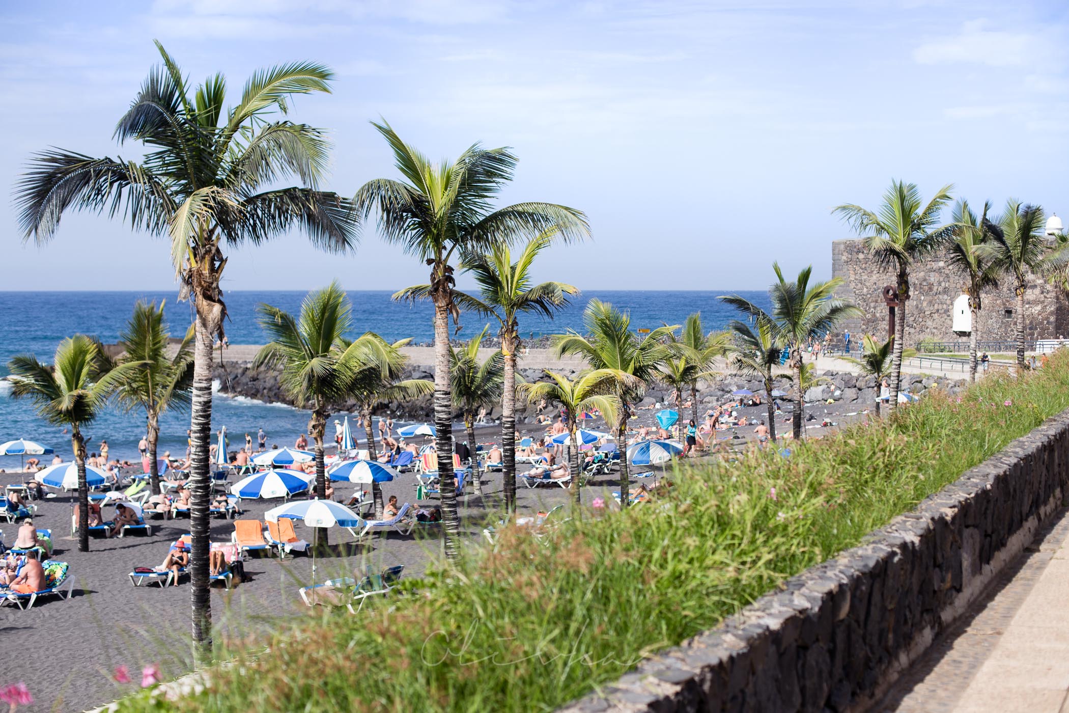 Widok na plażę z promenady