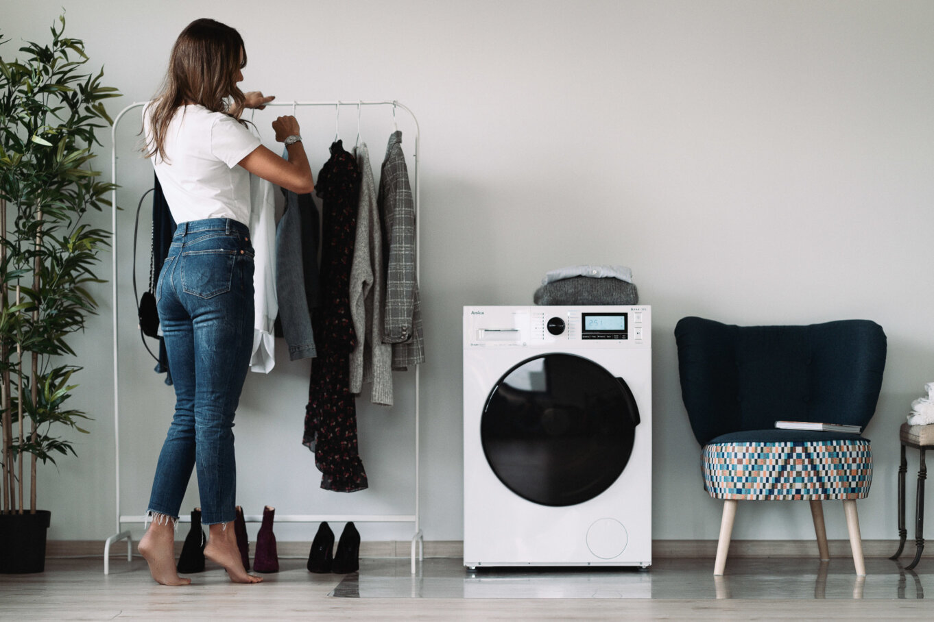 Minimalizm wcale nie oznacza nudy Tworzenie stylizacji z ubraniami z garderoby kapsułowej