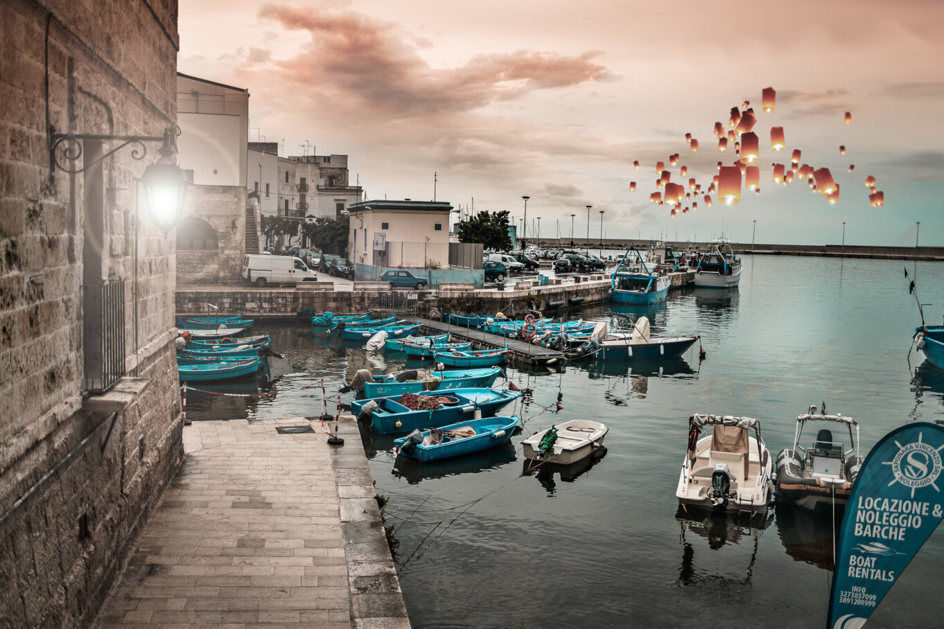 Lampiony nad zatoką w Apulii we Włoszech