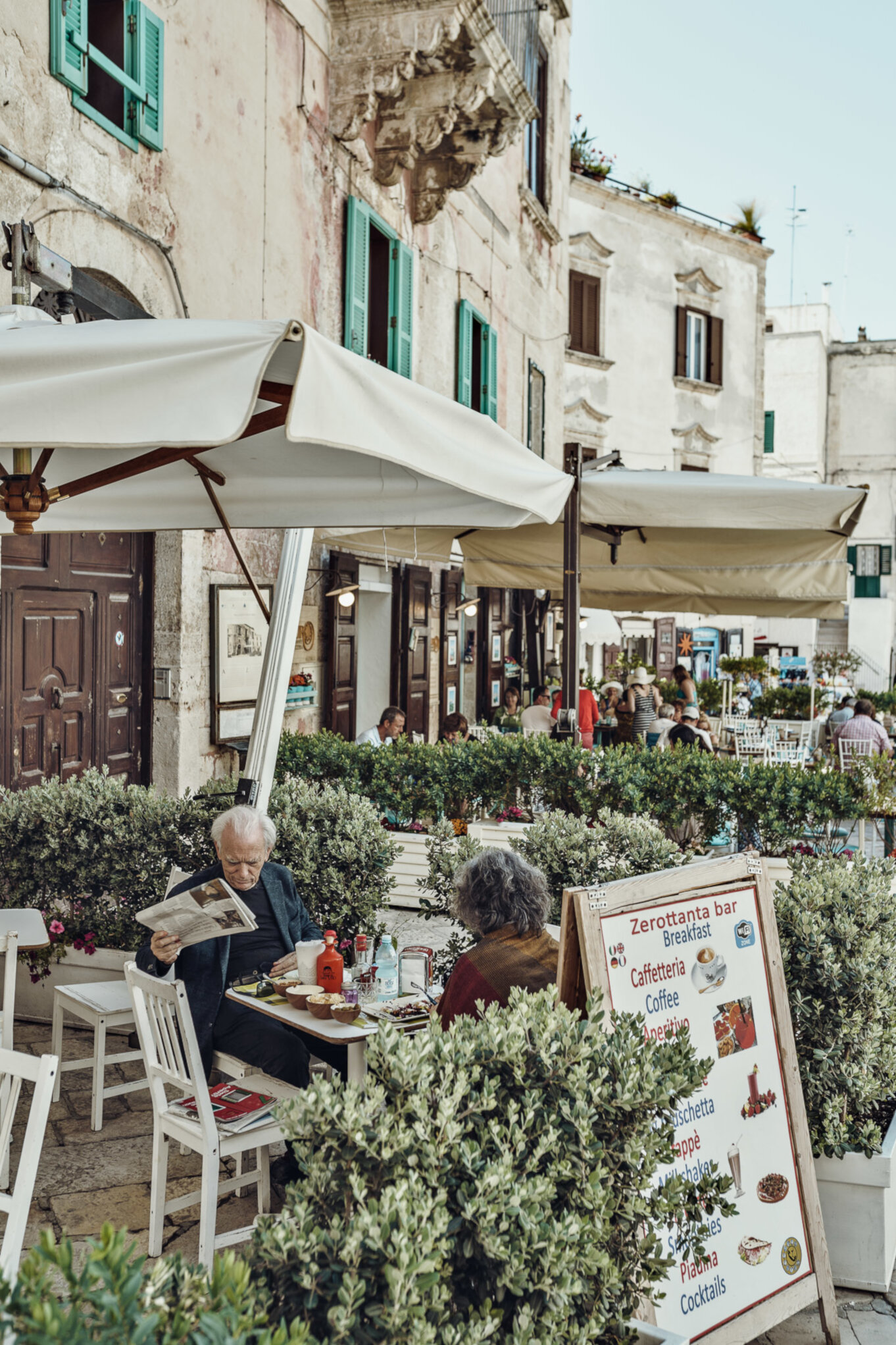 Kawiarniane parasole na Piazza Vittorio Emanuelle II