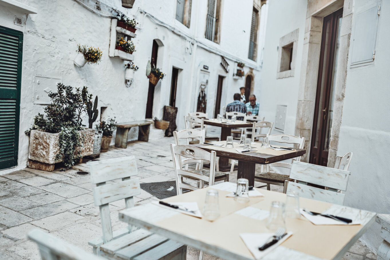 Błądząc po mieście można trafić na kawiarnie i restauracje