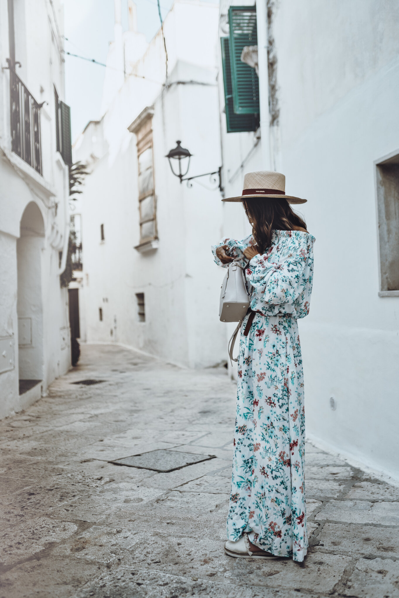 Biała uliczka Locorotondo