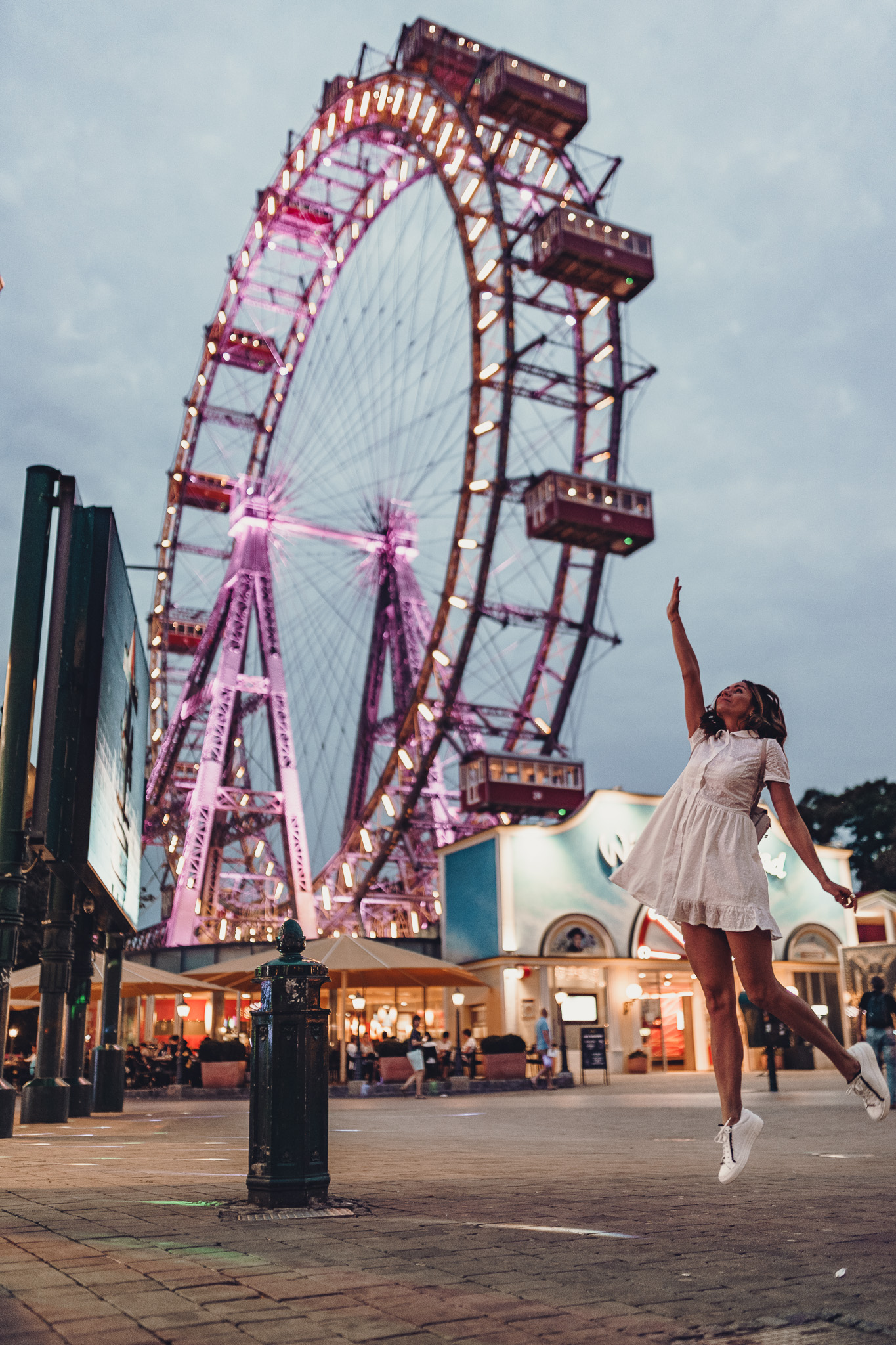 Riesenrad dumie góruje nad całym parkiem Diabelski Młyn Riesenrad w wiedeńskim Prater