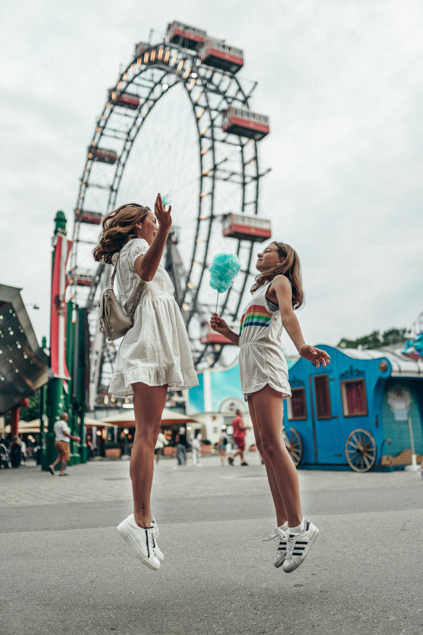 Wiener Riesenrad to jedne z najstarszych diabelskich młynów na świecie Diabelski Młyn w Prater Park