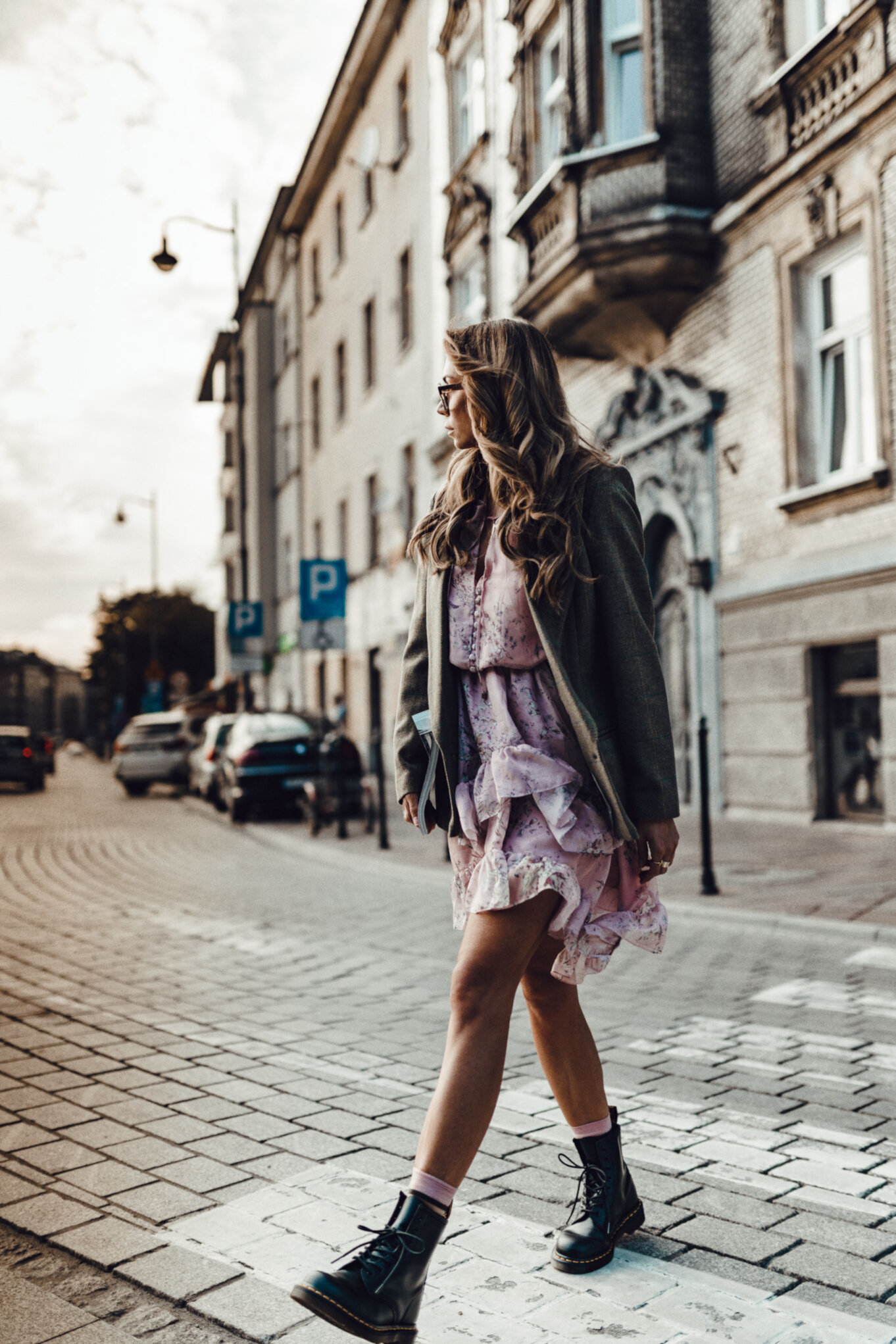 Casualowa marynarka w brązową kratę